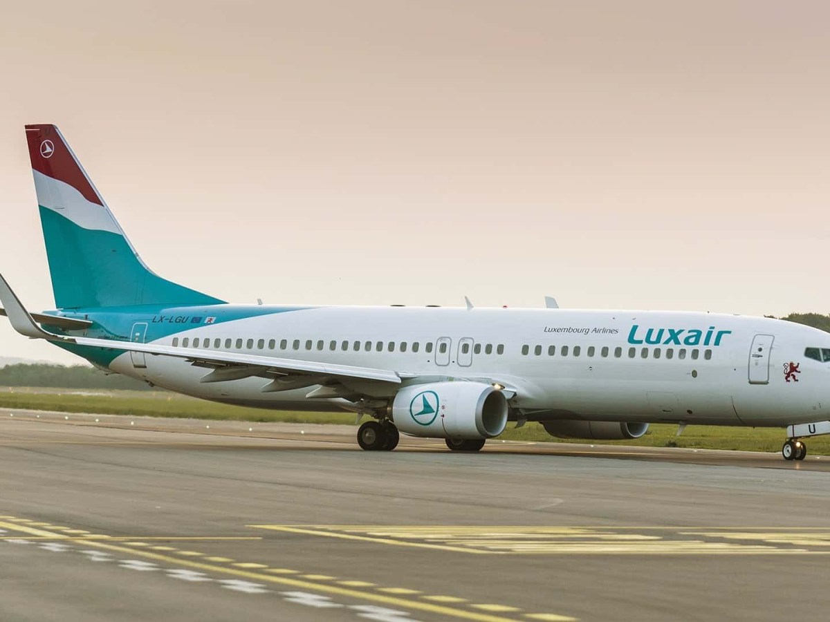 A Theoretical Conversion of a Boeing 737800 Jet to Battery&nbsp;Power